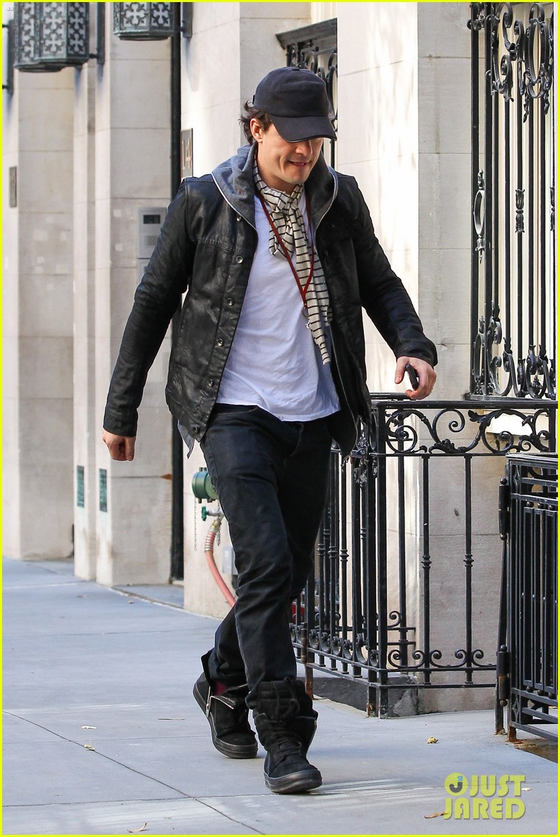 Orlando Bloom Stops By Miranda Kerr's Apartment Photo 2981222