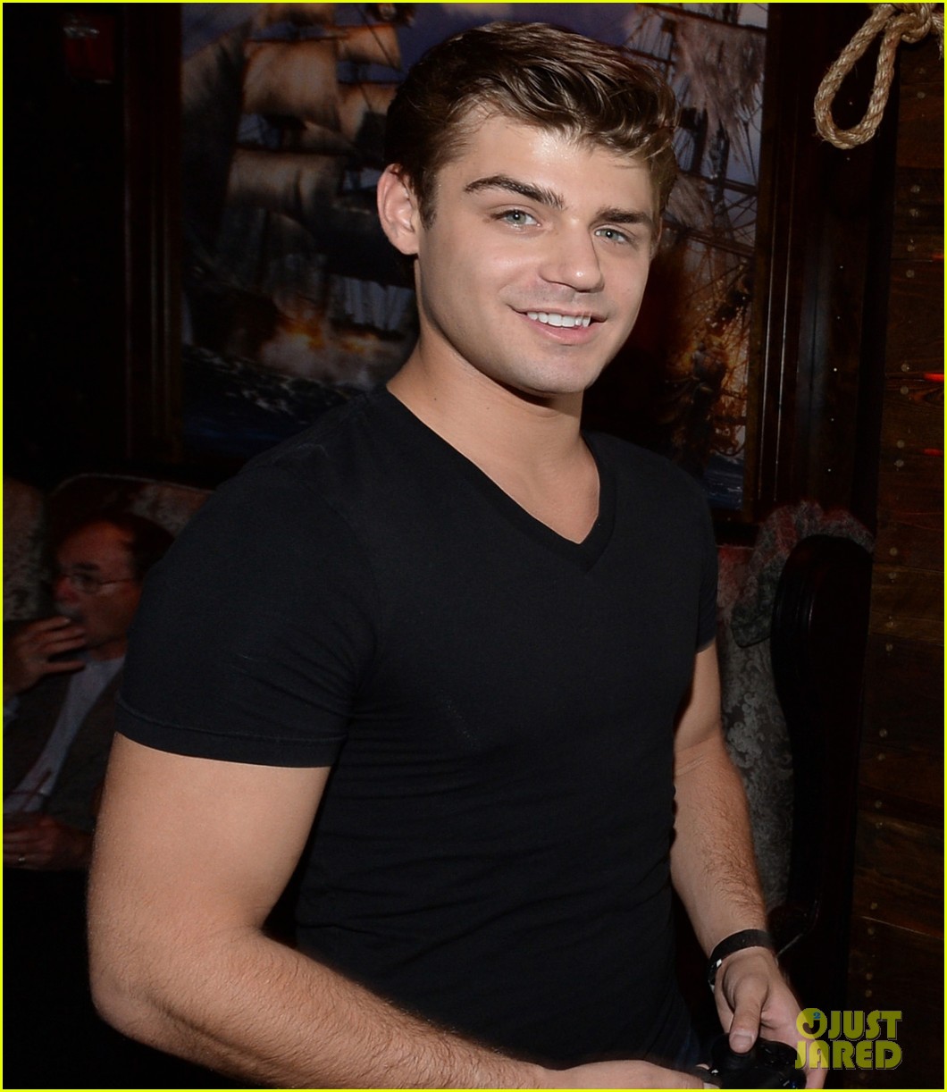 Alex Pettyfer & Emile Hirsch: Assassins's Creed IV Black Flag Launch