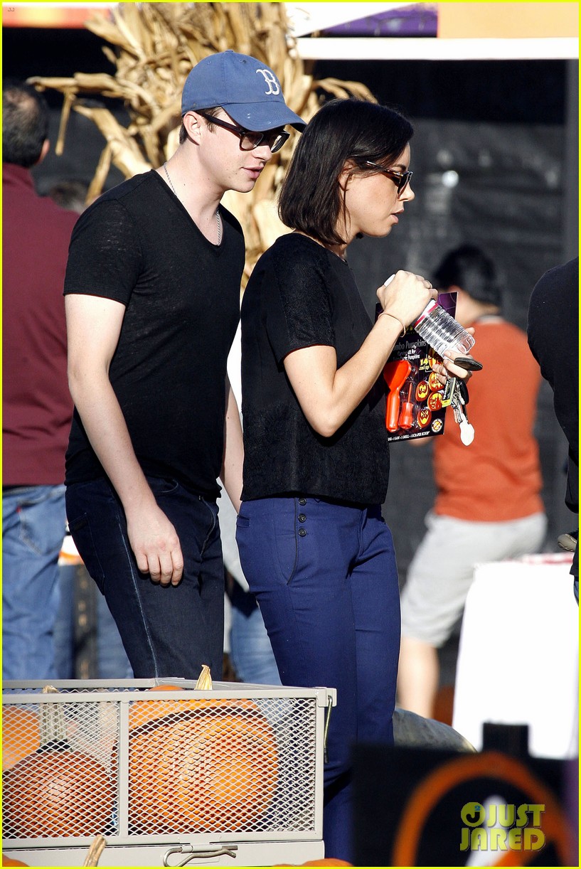 Aubrey Plaza Goes Pumpkin Picking with Dane DeHaan!: Photo 2976336