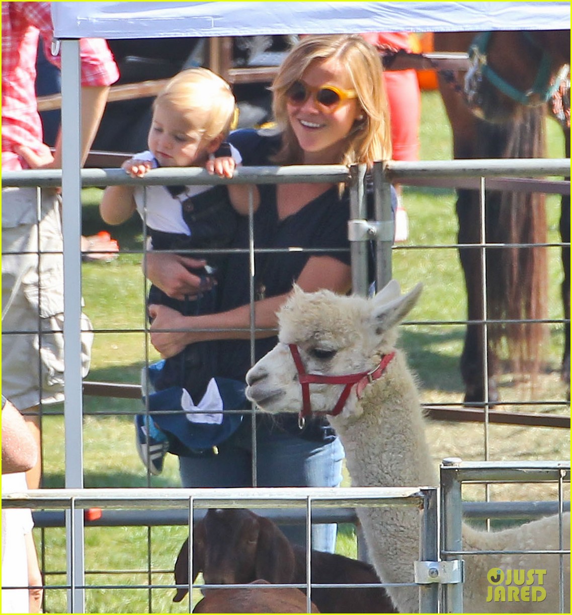 Reese Witherspoon & Jim Toth Brentwood Corn Festival Photo 2976149