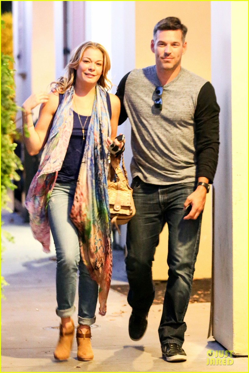 LeAnn Rimes Sushi Dinner Date with My Man Eddie Cibrian! Photo