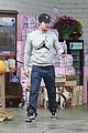 mark wahlberg holds hands with wife rhea durham 03