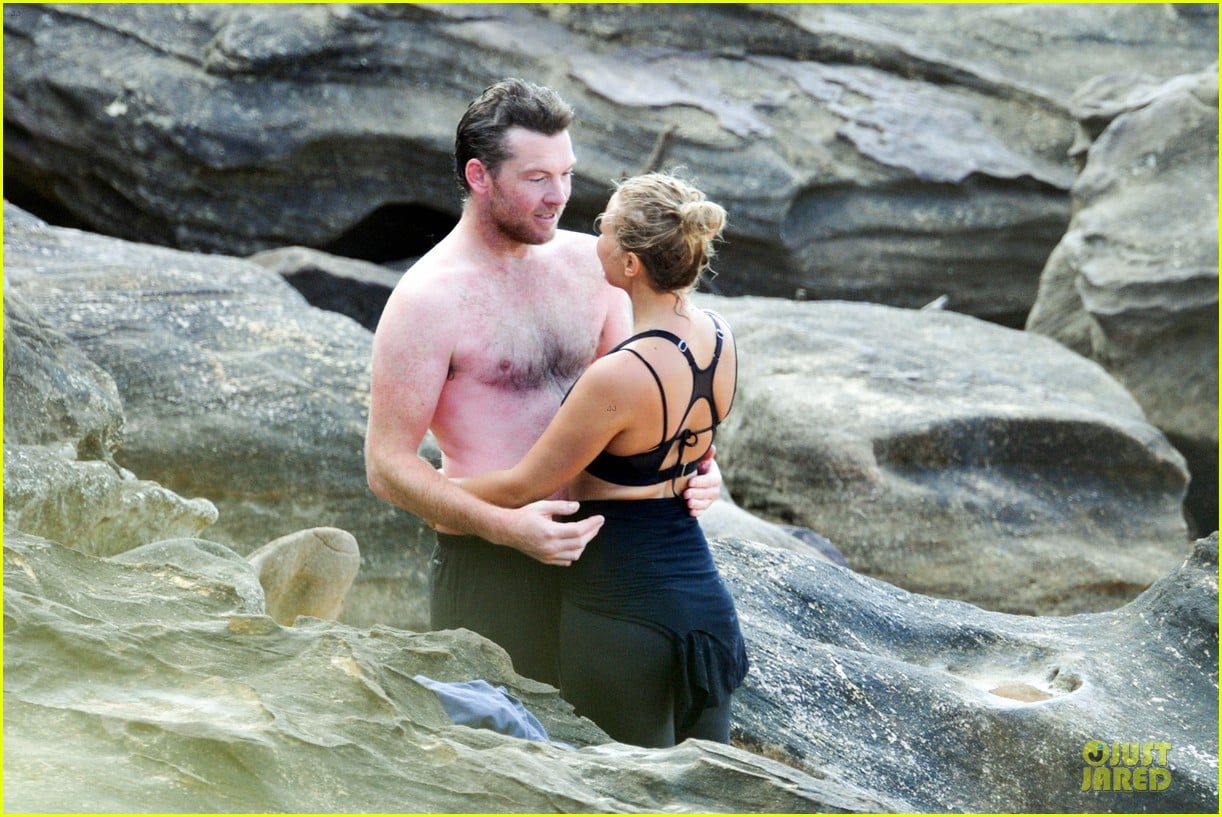 Shirtless Sam Worthington & Lara Bingle: Beach Kissing Couple! shirtles...