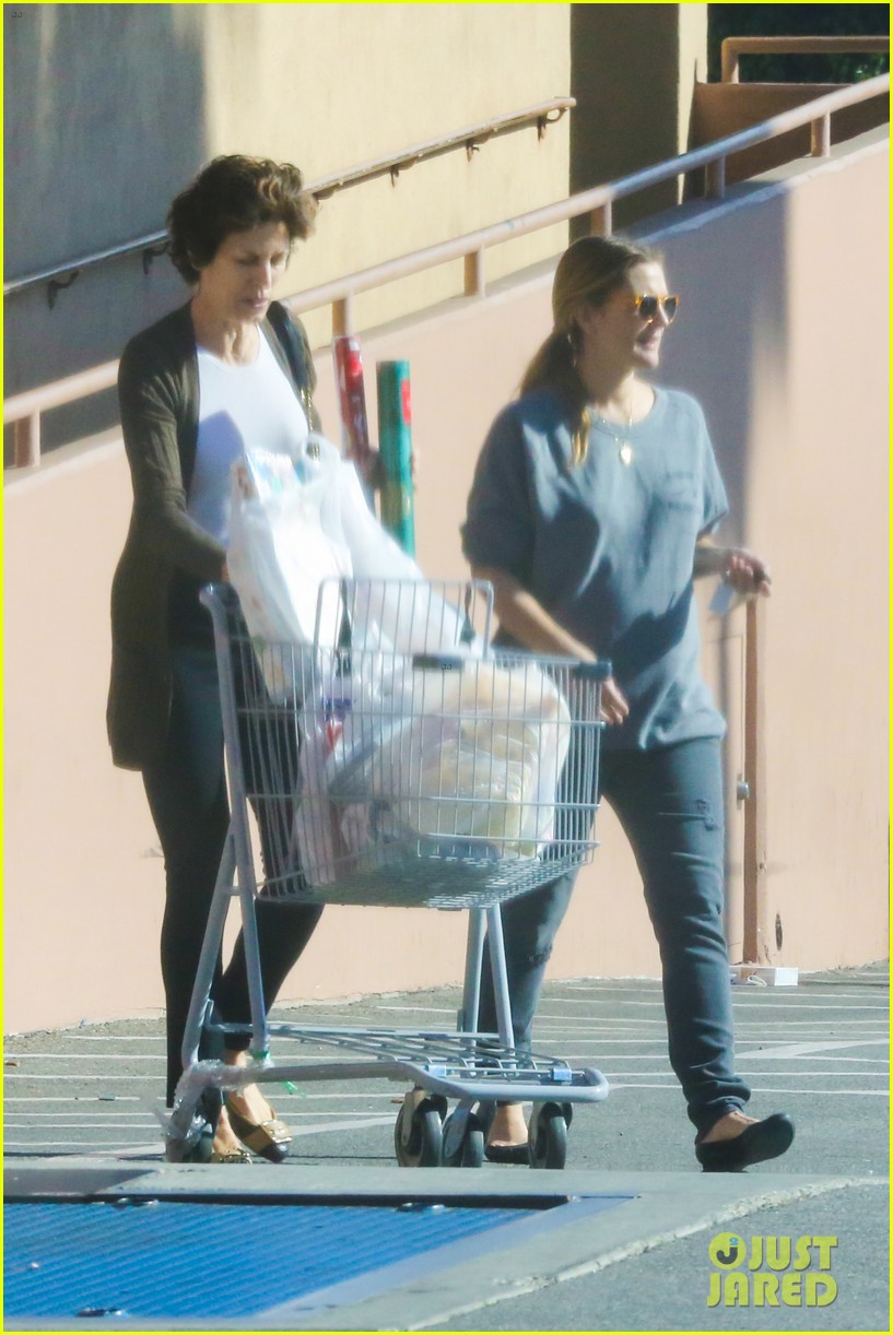 Photo: drew barrymore thanksgiving grocery shopping 03 | Photo 3001978