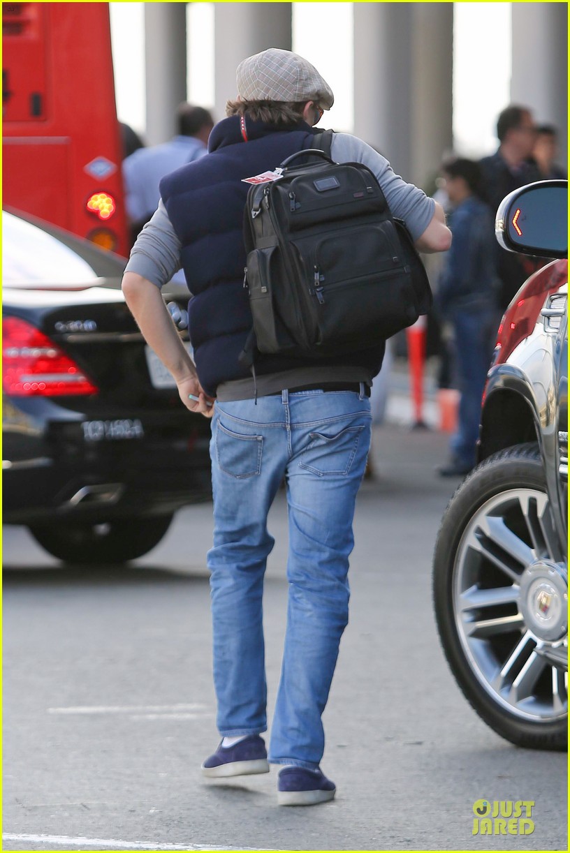 leonardo dicaprio backpack