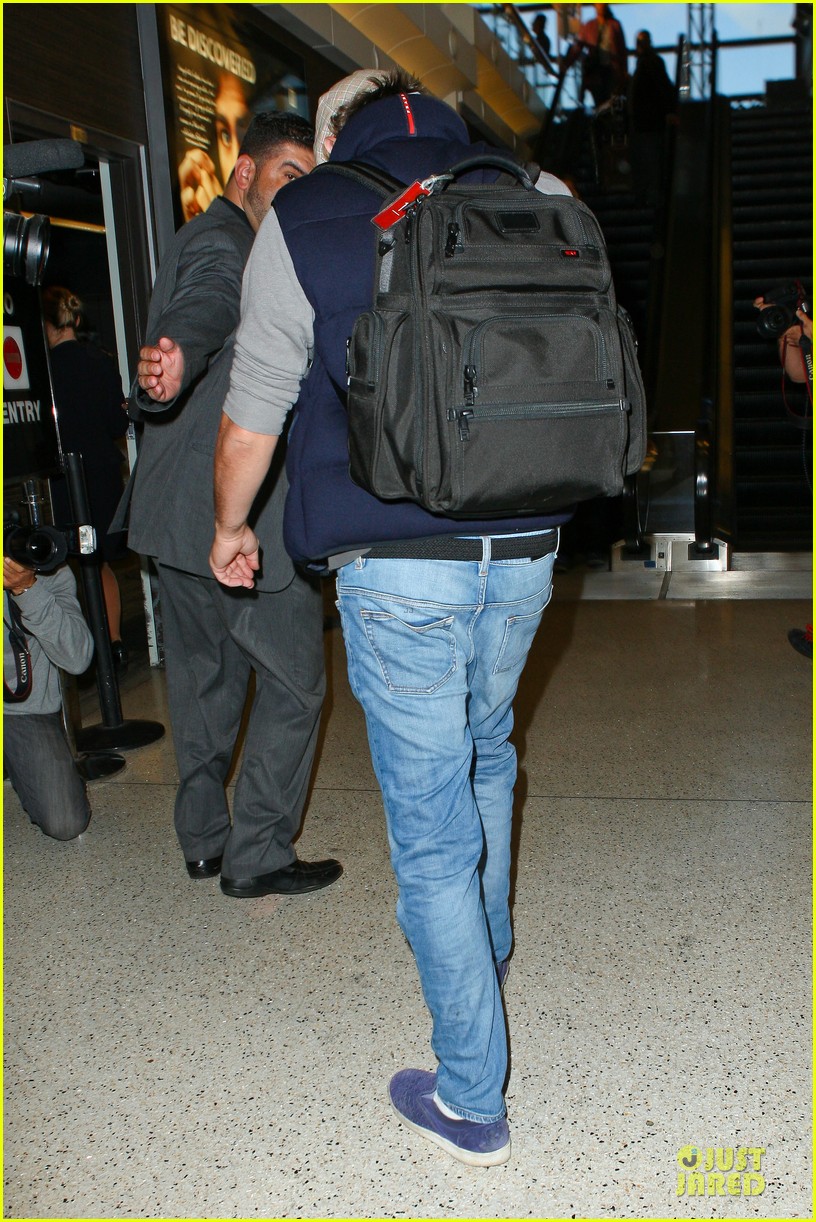 leonardo dicaprio backpack