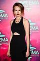 ariana grande bridgit mendler mtv ema 2013 red carpet 02
