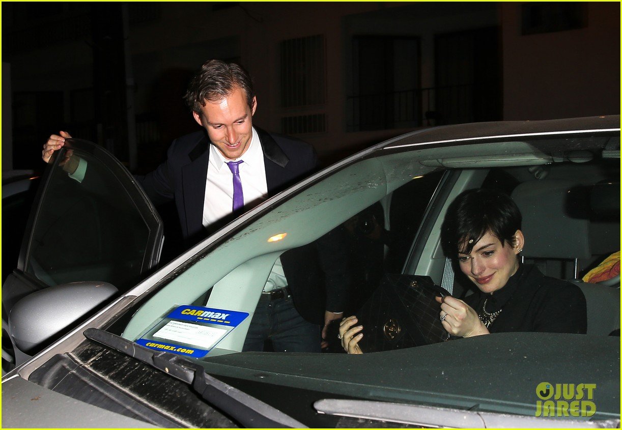Anne Hathaway: Early Birthday Celebration with Adam Shulman!: Photo