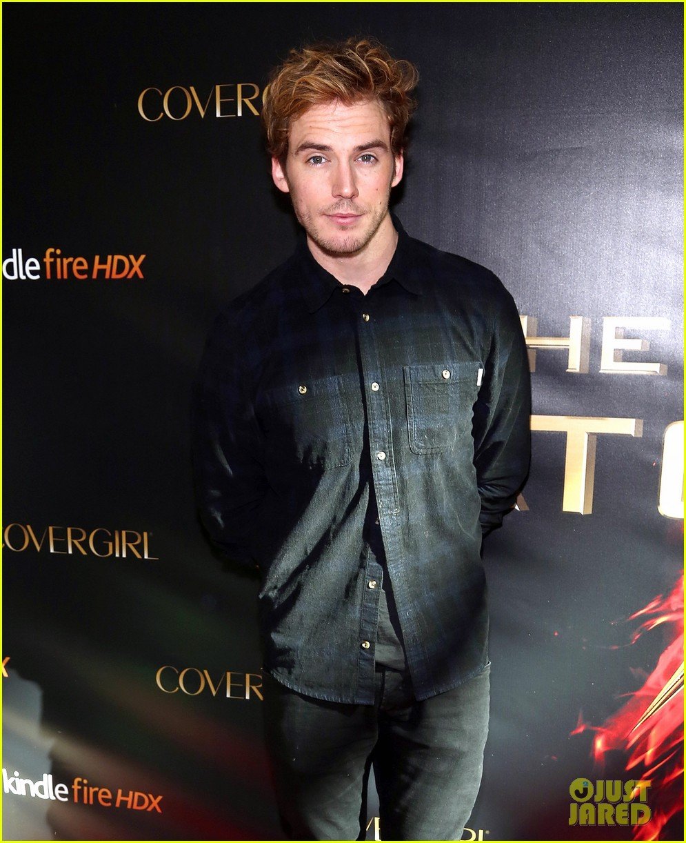 Jena Malone & Sam Claflin 'Catching Fire' Victory Tour! Photo 2985635