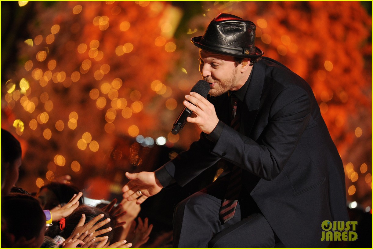 Photo jewel cee lo green the groves tree lighting spectacular 2013 16