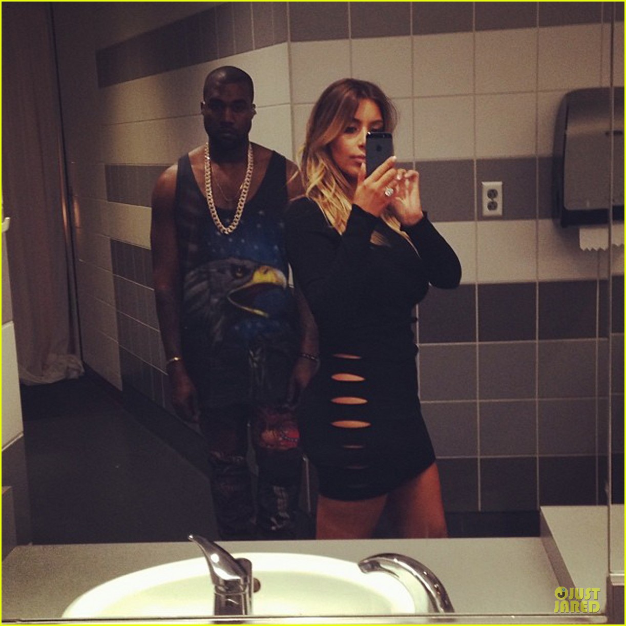 Kim Kardashian: Bathroom Selfie with Kanye West!: Photo 3002544