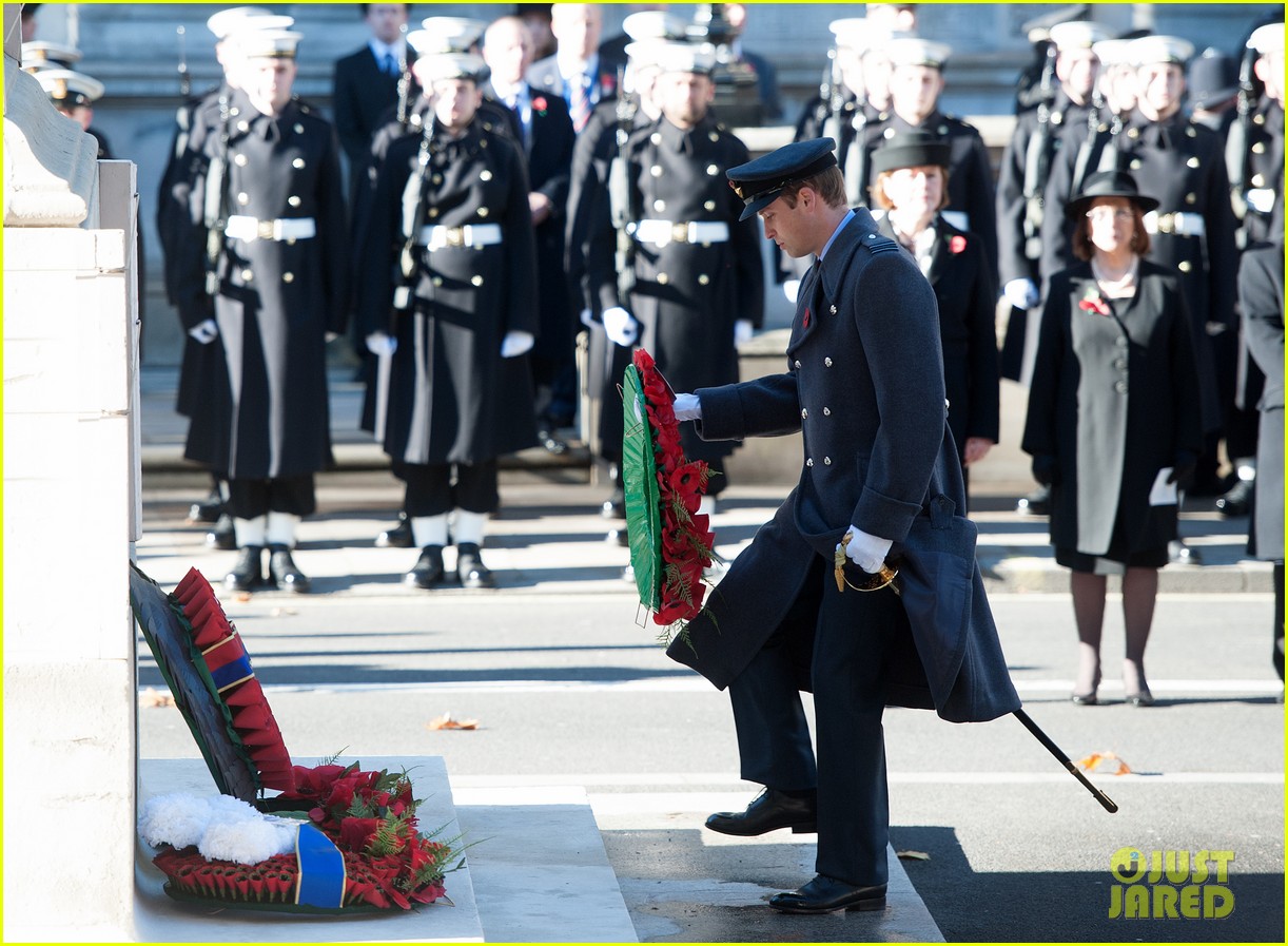 Kate Middleton & Prince William Remembrance Sunday Service Photo(02)
