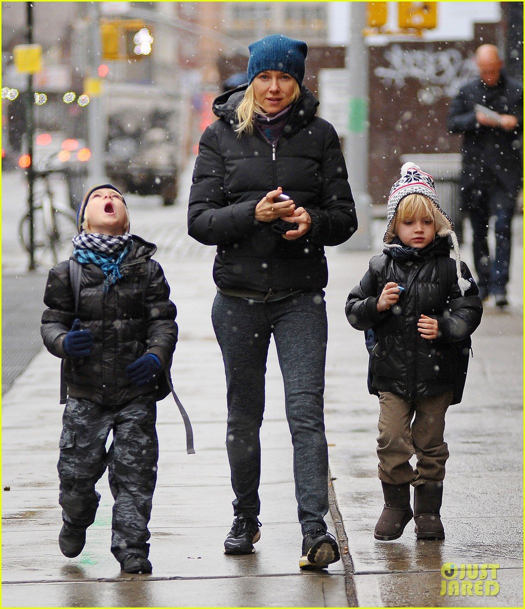 Naomi Watts Snowy School Walk with Sasha & Samuel! Photo 2991619