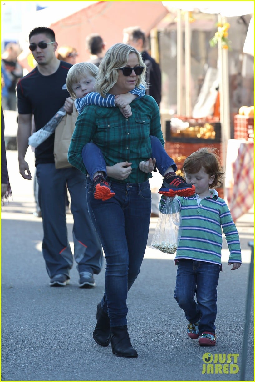 Amy Poehler's Sons Make Funny Faces at Photographers! Photo 2999951