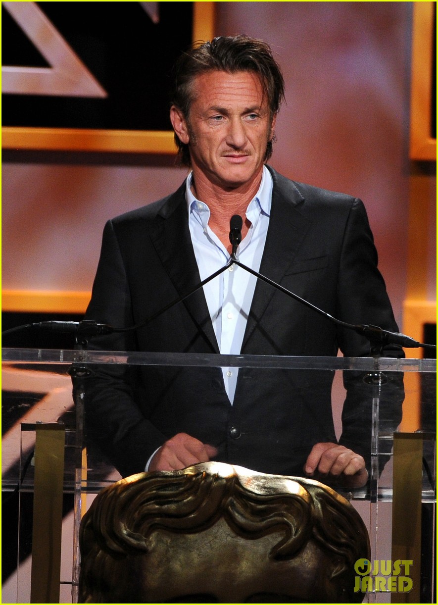 Julia Roberts & Sean Penn BAFTA Britannia Awards 2013 Photo 2989611