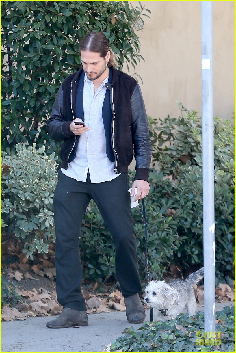 Zoe Saldana Grabs Groceries, Marco Perego Walks Mugsy! Photo 2985096