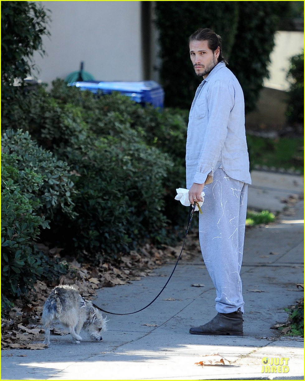 Zoe Saldana Grabs Groceries, Marco Perego Walks Mugsy! Photo 2985111