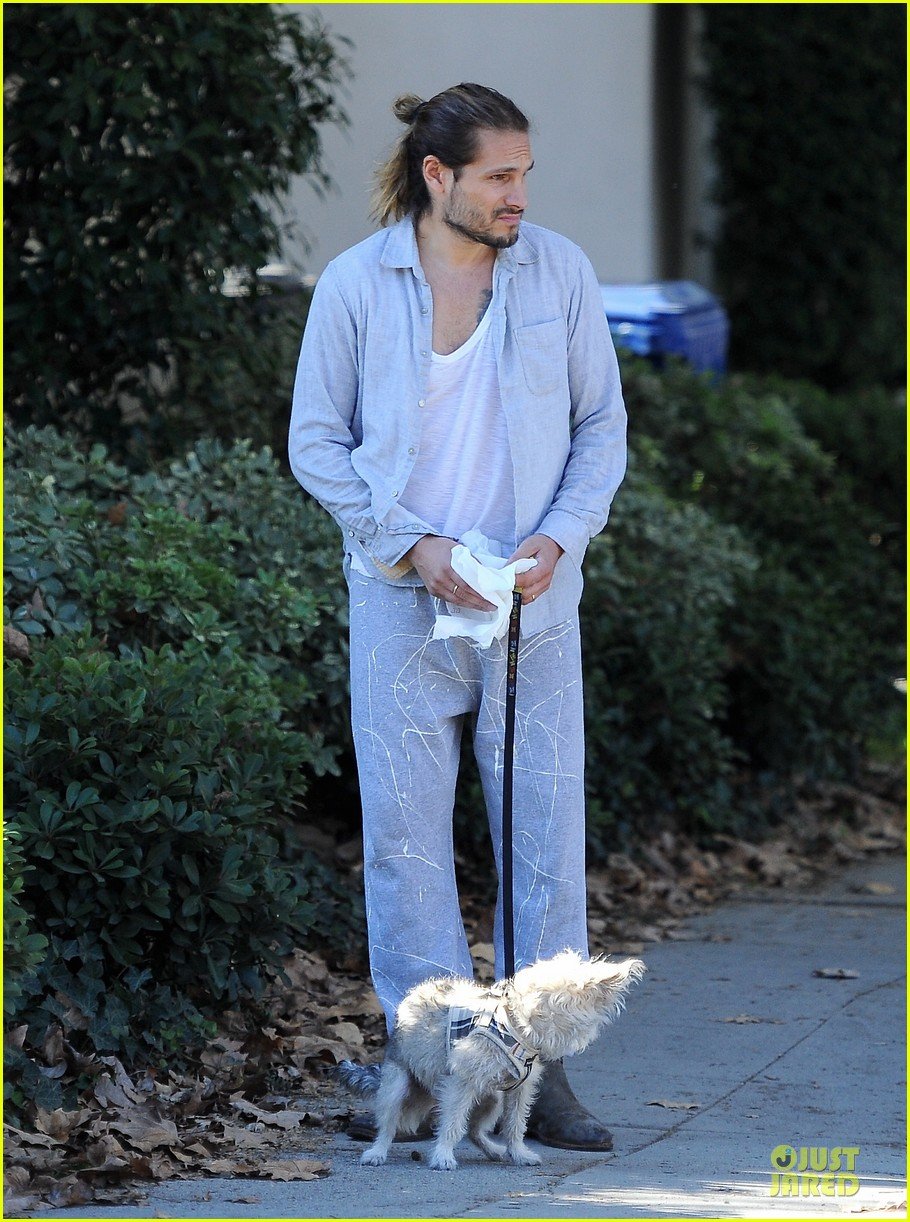 Zoe Saldana Grabs Groceries, Marco Perego Walks Mugsy! Photo 2985115