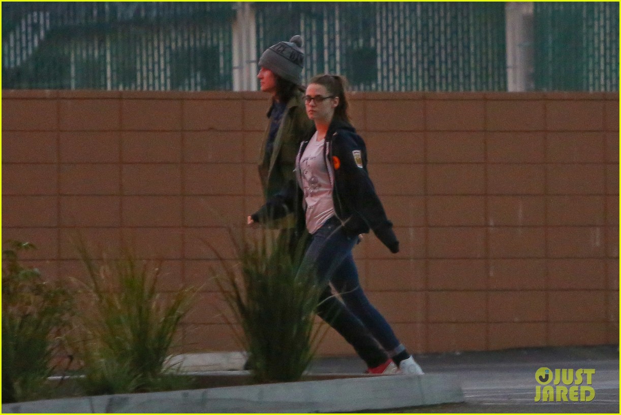 Kristen Stewart: Thanksgiving Day Grocery Shopping!: Photo 3002000