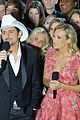 carrie underwood medley performance at cmas 2013 watch now 09