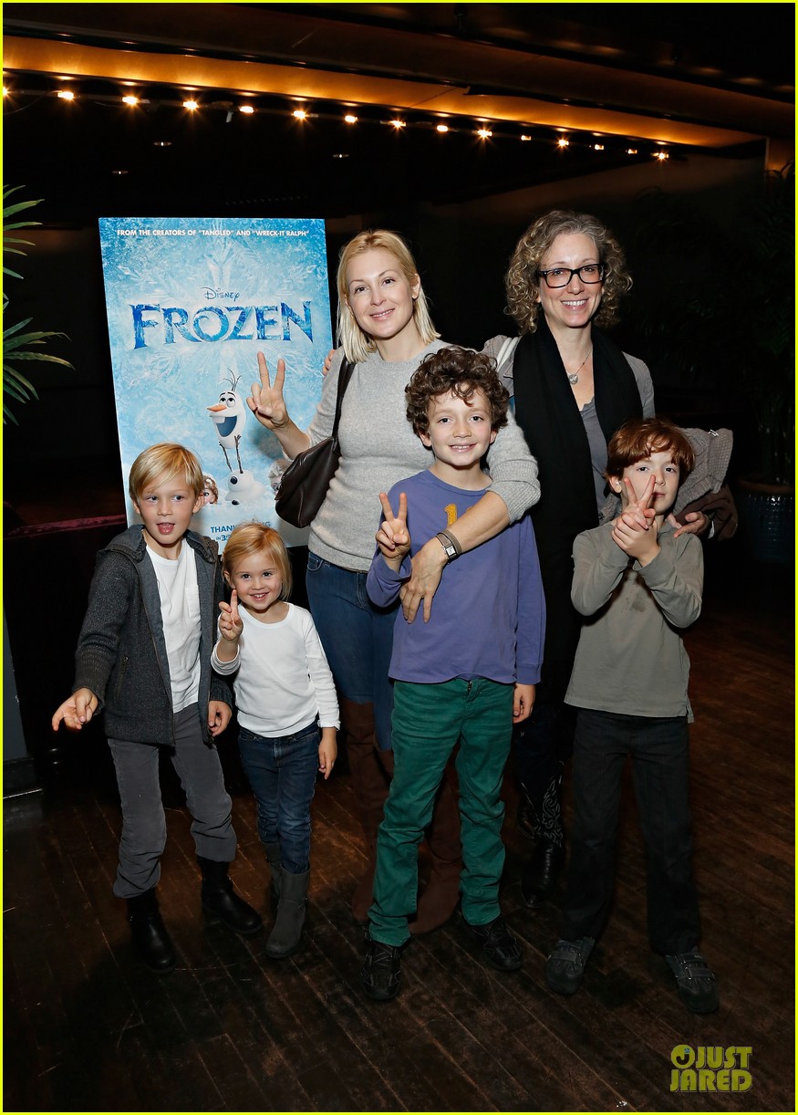 Naomi Watts 'Frozen' NYC Screening with Sasha! Photo 2984956