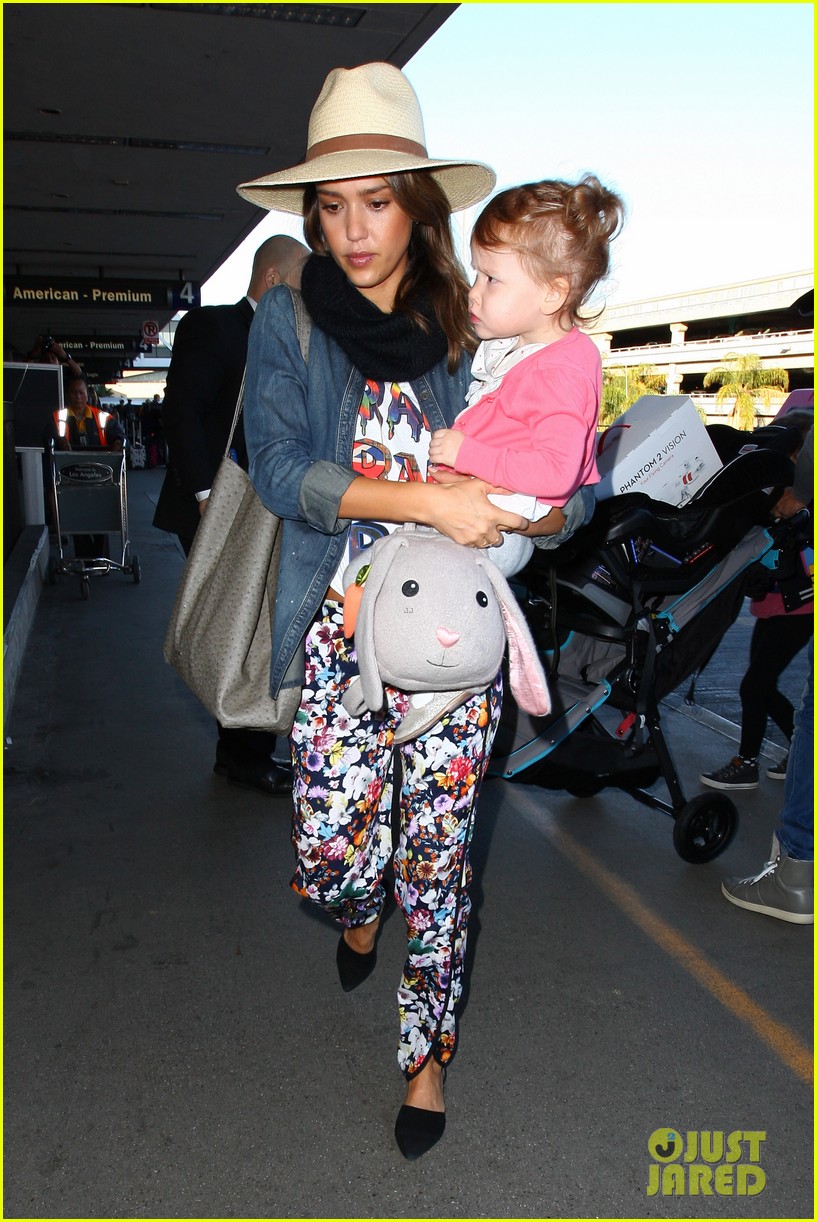 Jessica Alba & Daughter Haven Fly Away After Christmas Photo 3018435