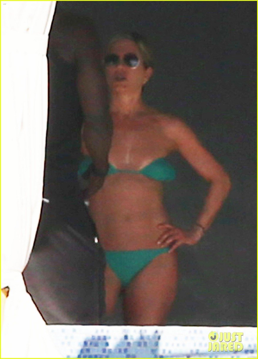 Jennifer Aniston Wears Barely There Bikini in Cabo!