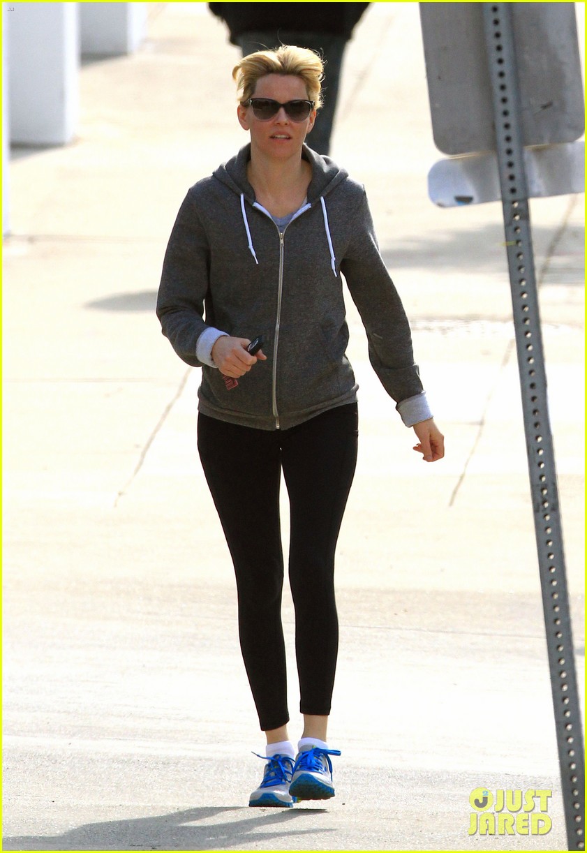 Elizabeth Banks: Legoland's Christmas Tree Lighting!: Photo 3006808