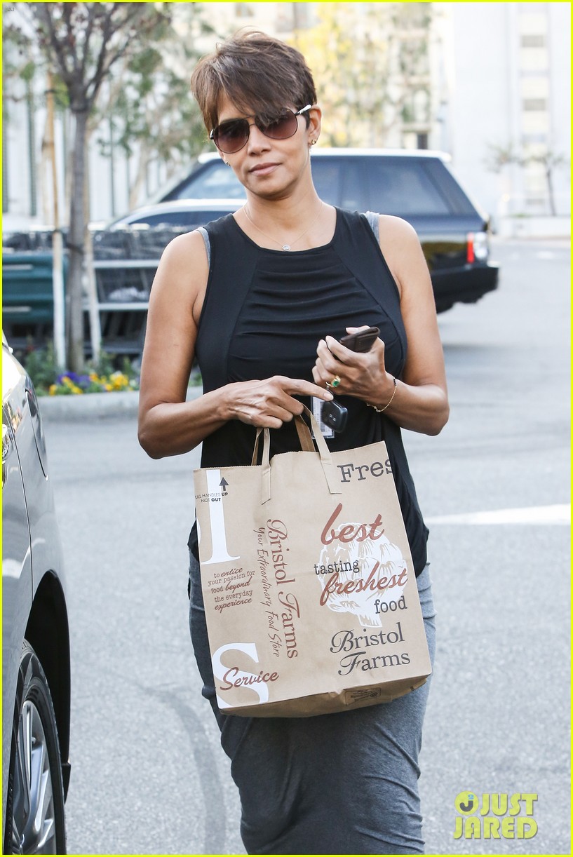 Halle Berry Shows Slimmed Down Post Baby Body! Photo 3010816 Halle