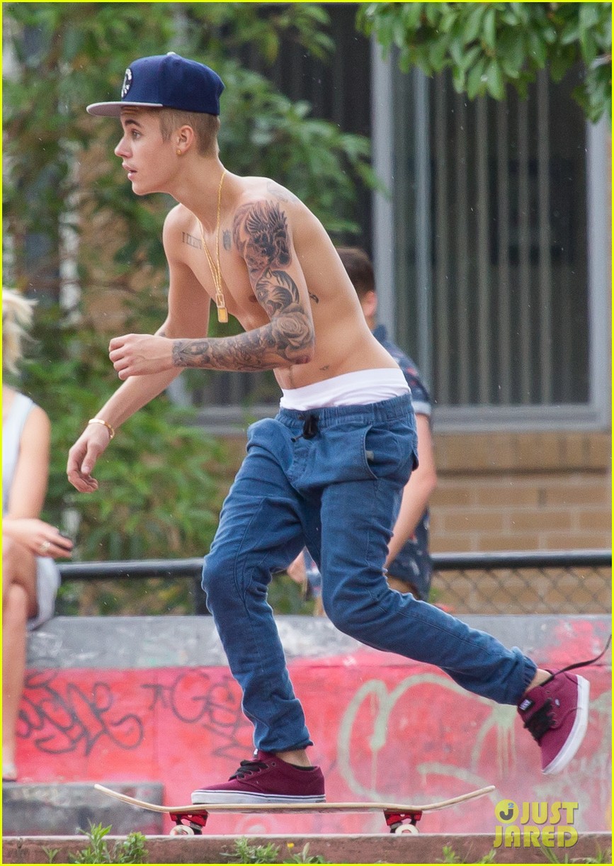 Justin Bieber: Shirtless Skateboarding in Sydney Skate Park! justin bieber ...