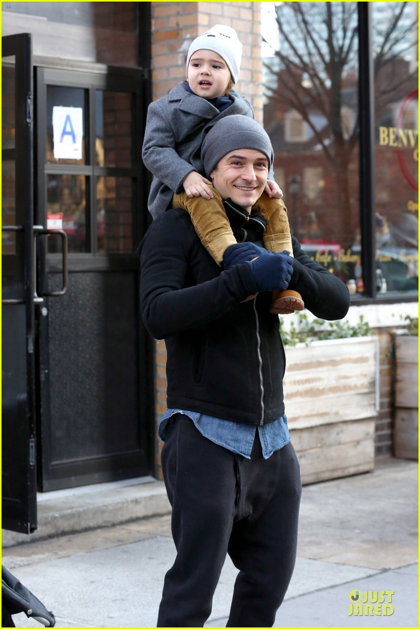 Orlando Bloom & Flynn Beanie Matching FatherSon Duo! Photo 3013178