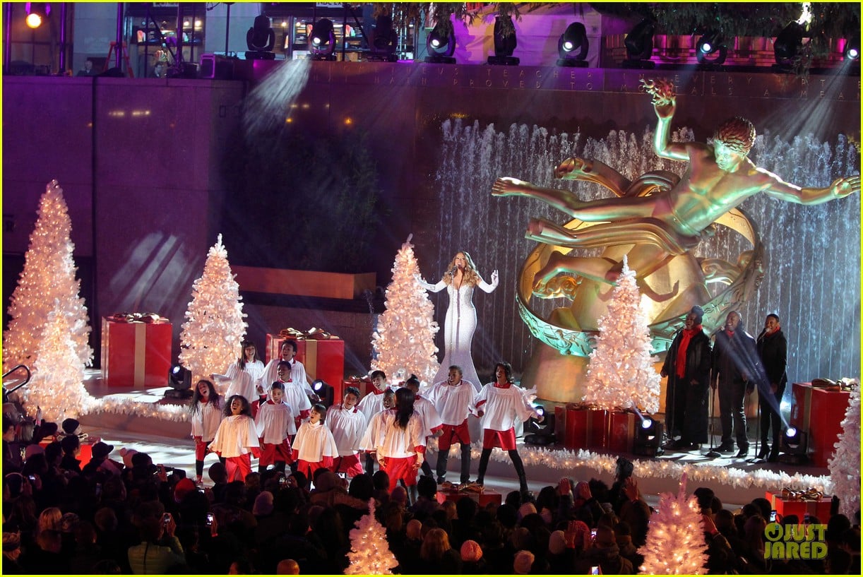 Mariah Carey Rockefeller Center Christmas Tree Lighting 2013 Performer Photo 3004643 Mariah Carey Pictures Just Jared