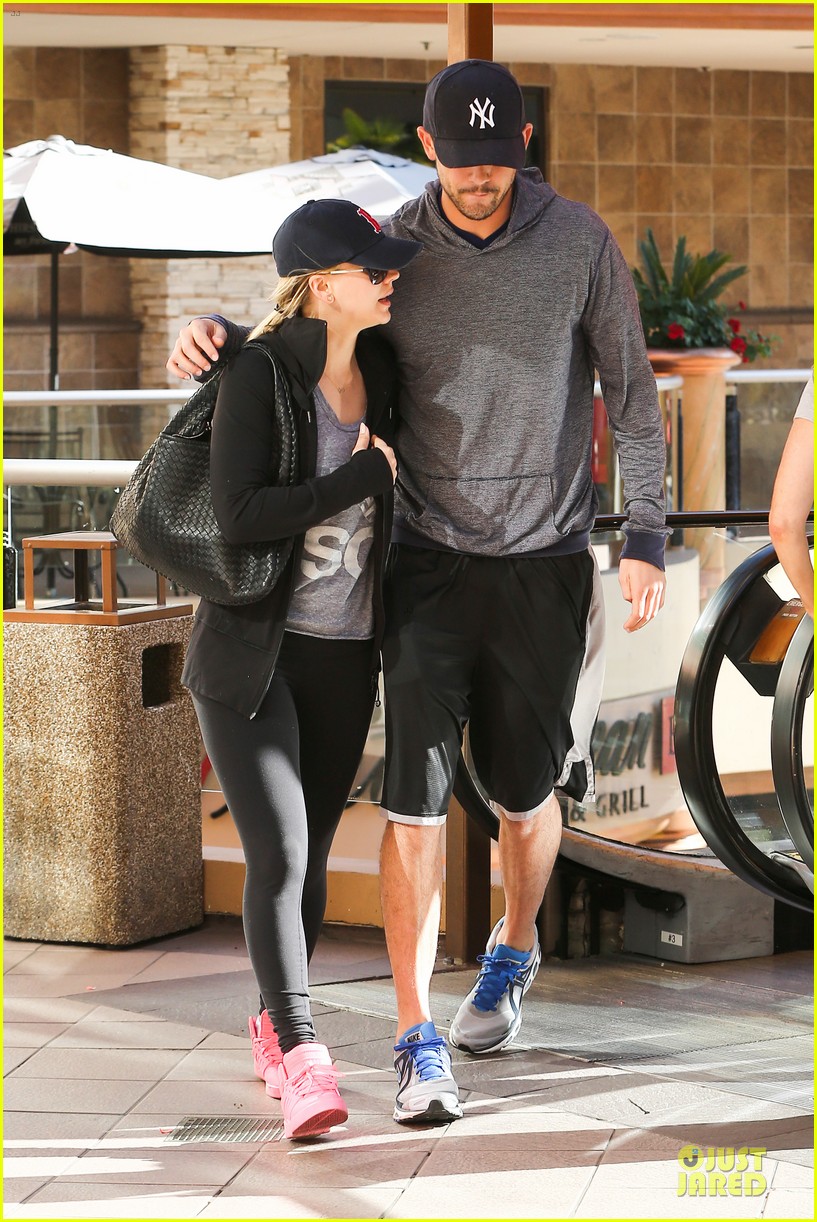 Full Sized Photo of kaley cuoco ryan sweeting california pizza kitchen