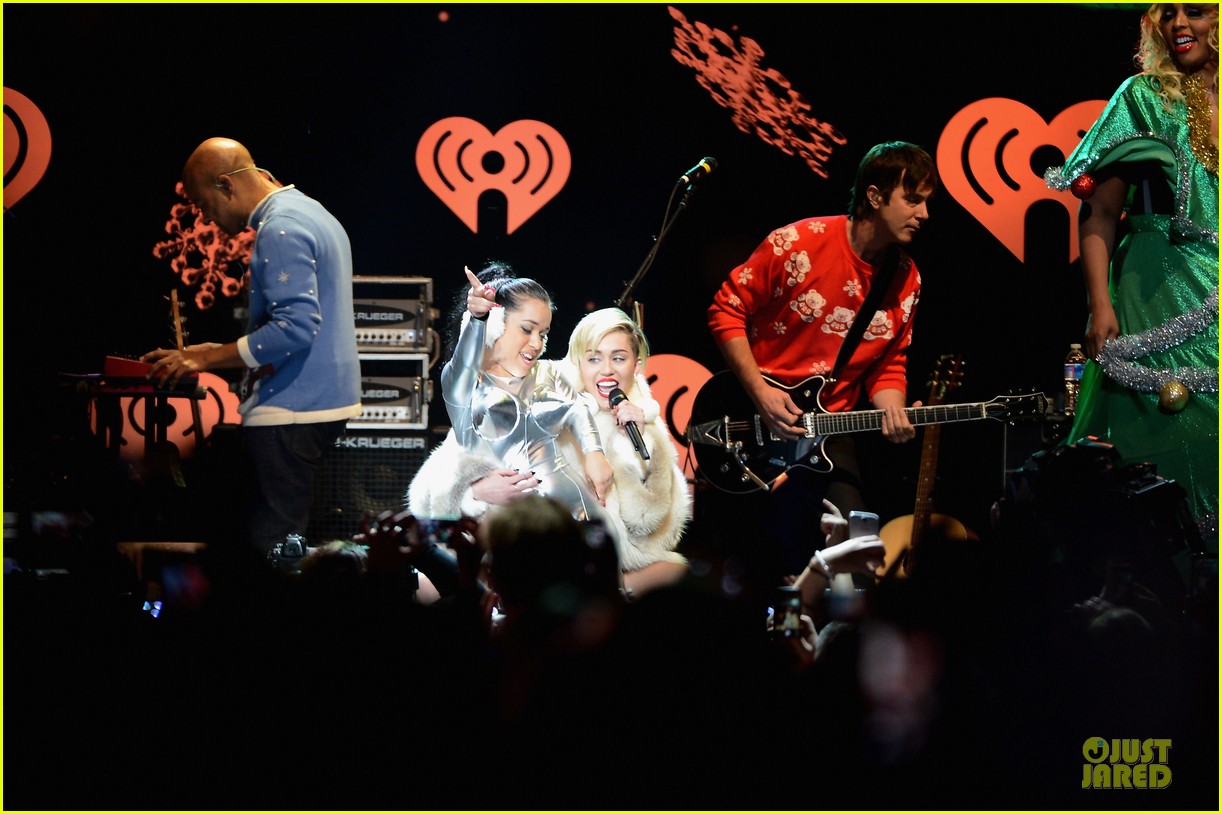 Miley Cyrus: White Hot for Hot 99.5’s Jingle Ball 2013!: Photo 3013423