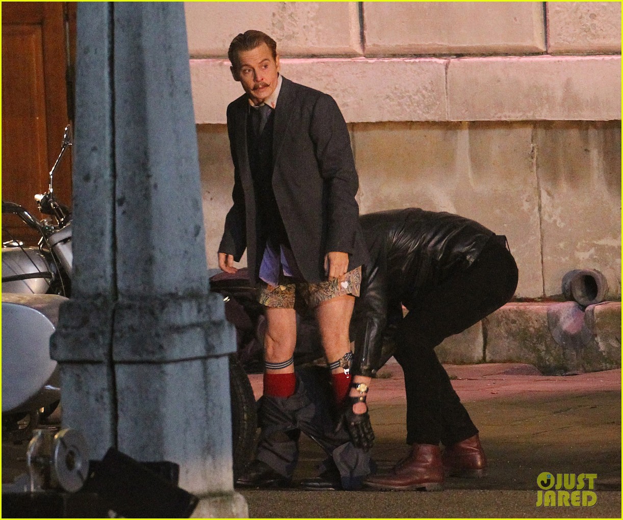 Johnny Depp's Pants Fall to the Ground on 'Mortdecai' Set (P...
