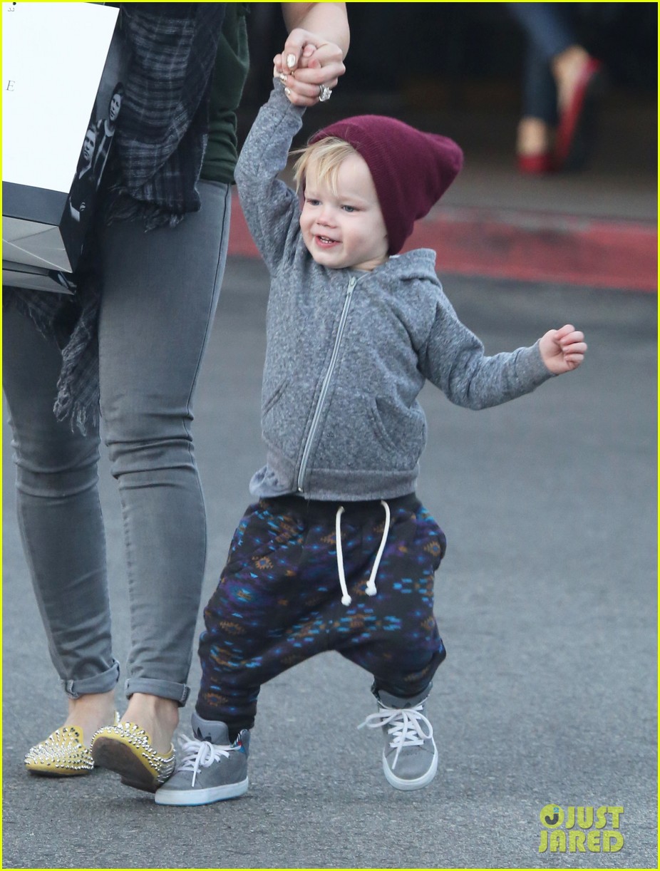 Photo: hilary duff beverly glen center christmas shopping with luca 08