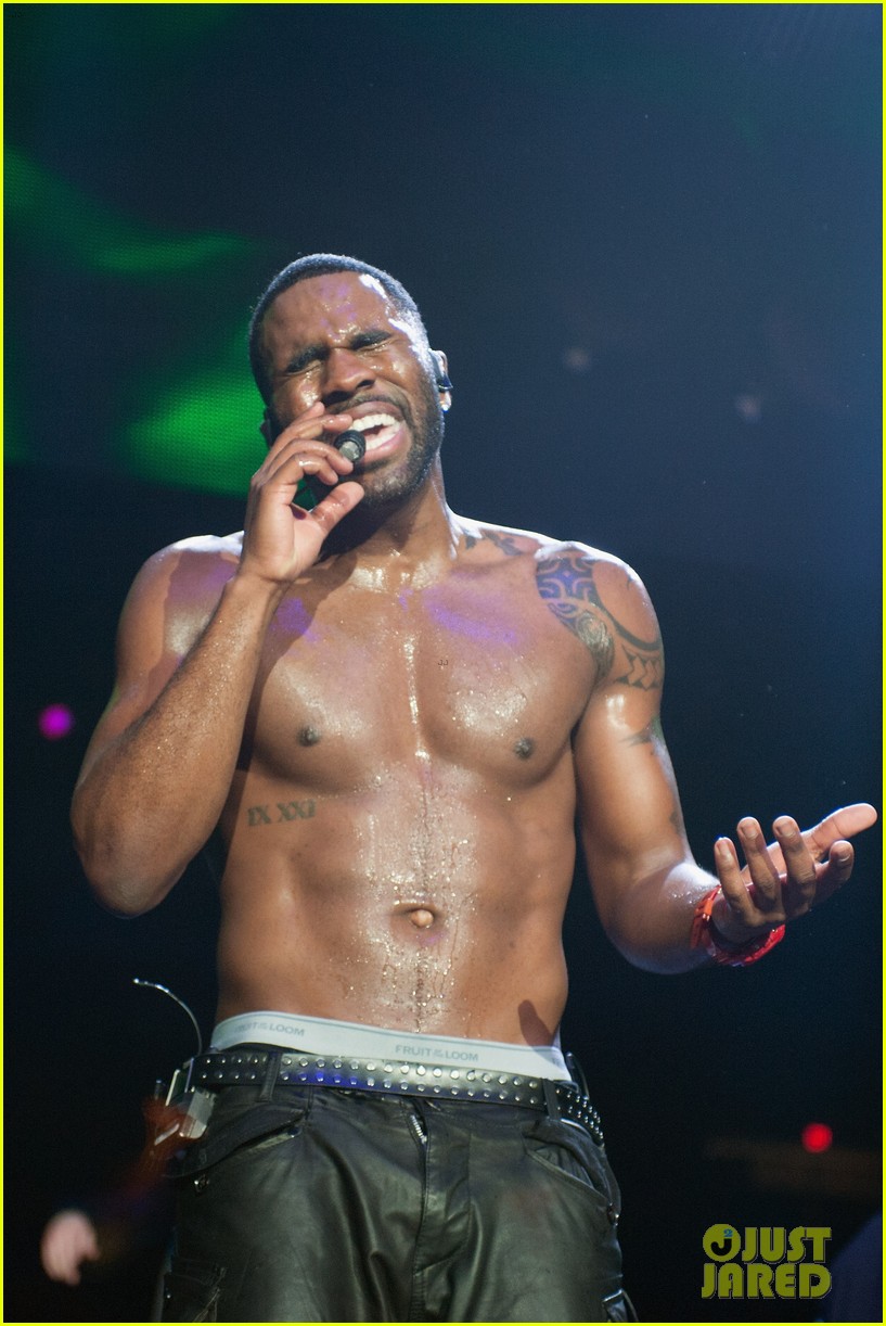 Ariana Grande & Jonas Brothers: B96 Pepsi Jingle Bash!: Photo 3012267