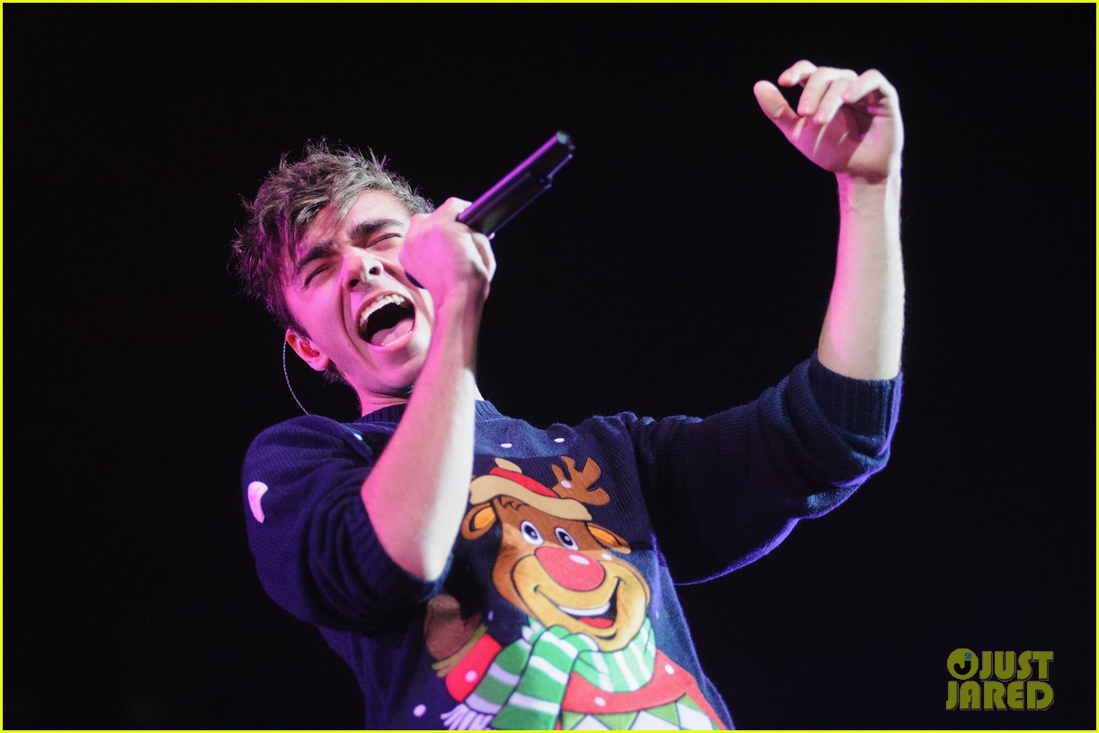 Ariana Grande & Jonas Brothers: B96 Pepsi Jingle Bash!: Photo 3012269