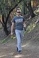 anne hathaway jogging with adam shulman before new year 17