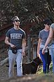 anne hathaway jogging with adam shulman before new year 20