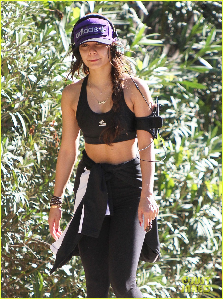 Vanessa Hudgens Shows Off Fabulous Figure at Runyon Canyon: Photo