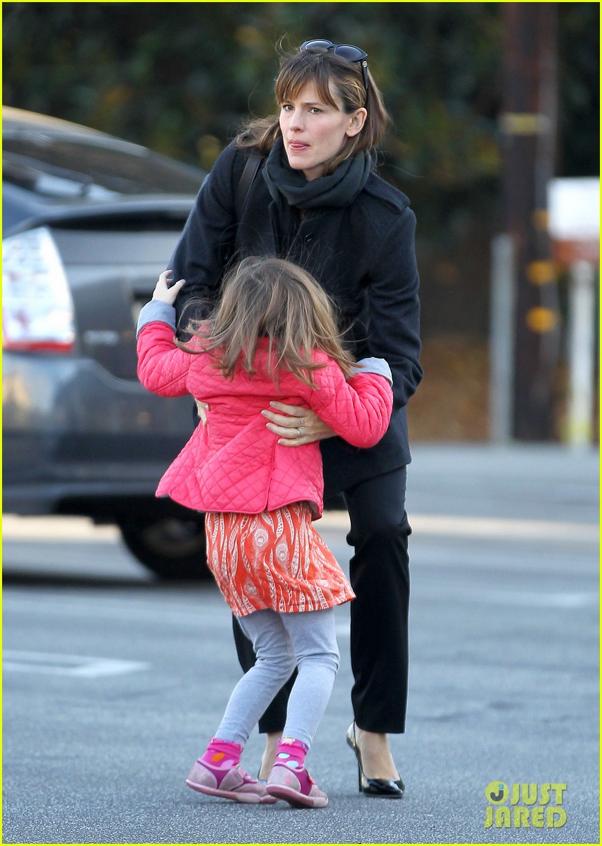 Jennifer Garner Rainy Day Errands with Seraphina Photo 3007869 Ben