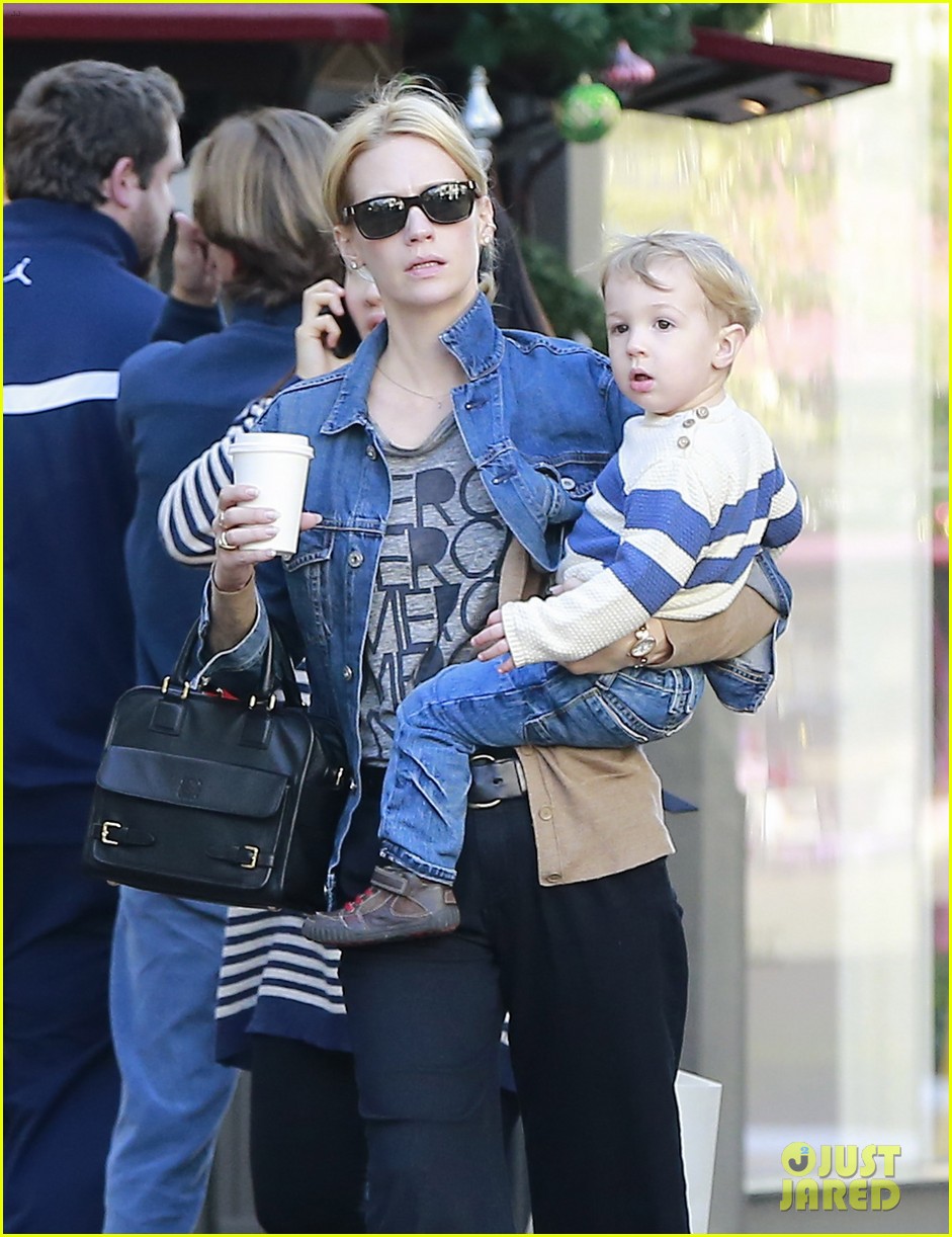 Photo january jones takes xander to meet santa claus 25 Photo(01)