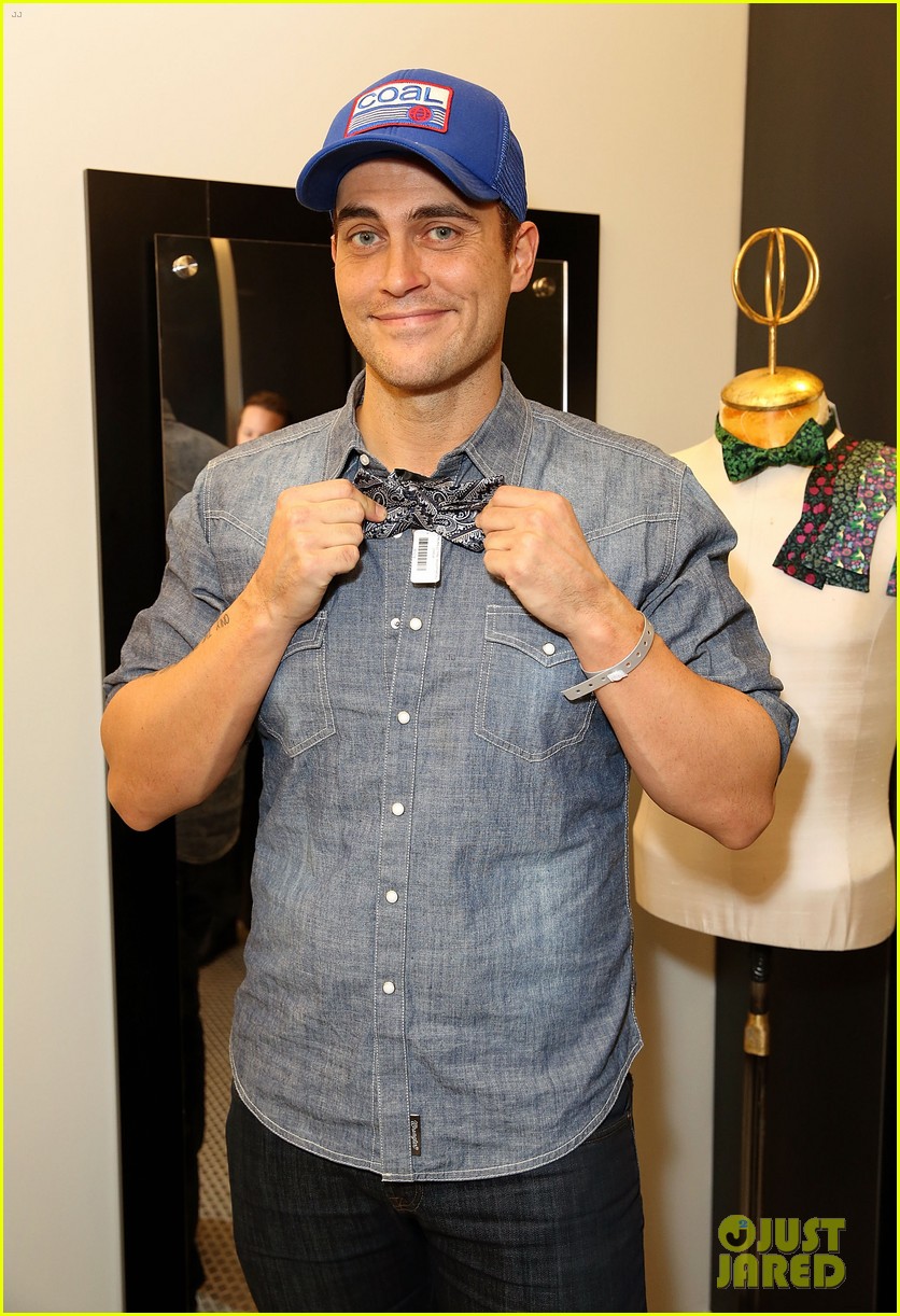 Jesse Tyler Ferguson & Sofia Vergara Tie the Knot Pop Up Shop Opening