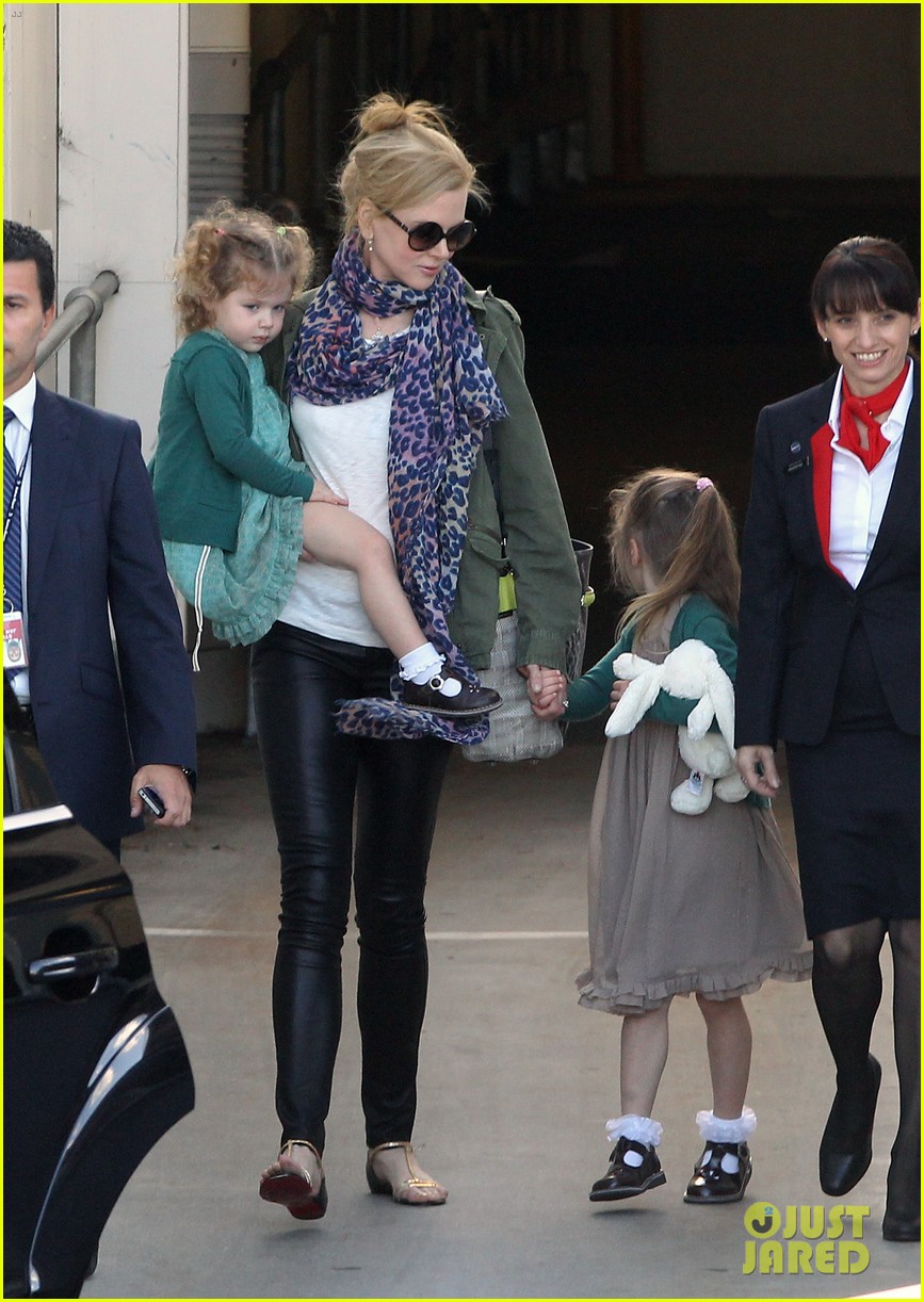 Nicole Kidman: Australia Arrival with Faith & Sunday!: Photo 3014407
