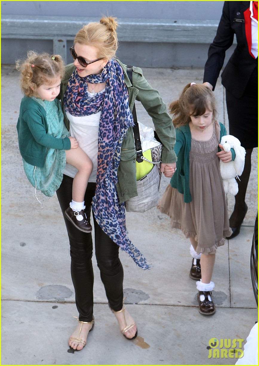 Nicole Kidman: Australia Arrival with Faith & Sunday!: Photo 3014412