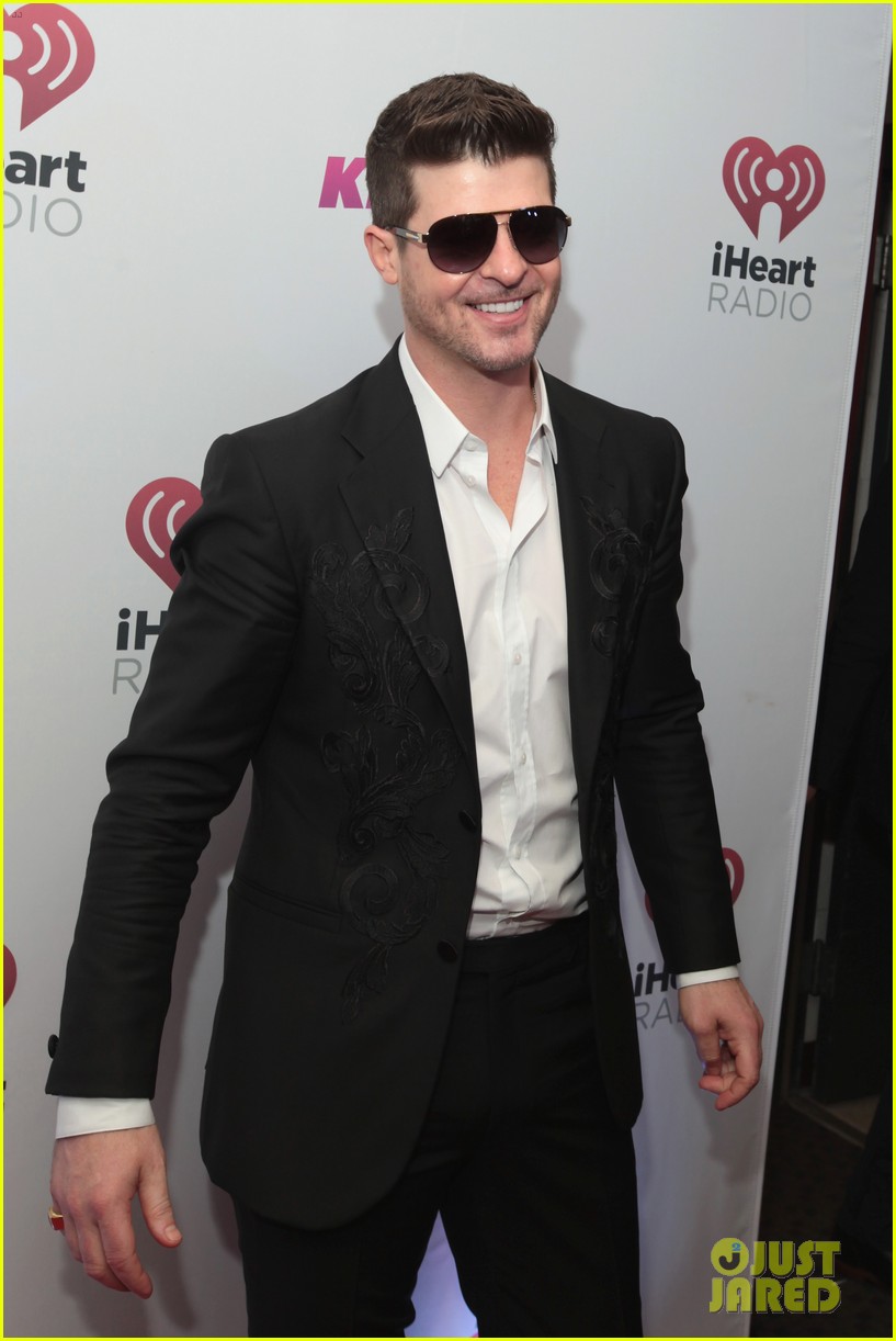 Photo: avril lavigne robin thicke 103 5 kiss fms jingle ball 2013 07