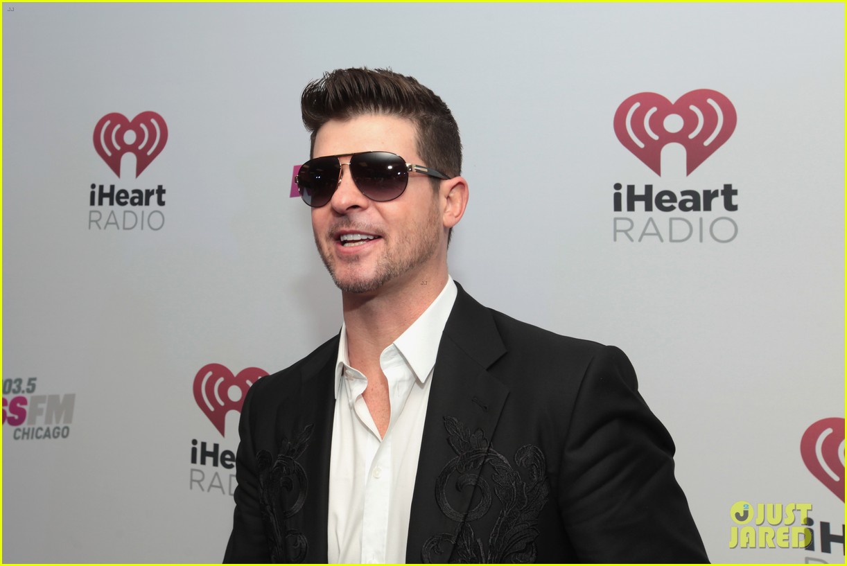 Avril Lavigne & Robin Thicke: 103.5 KISS FM s Jingle Ball 2013!: Photo