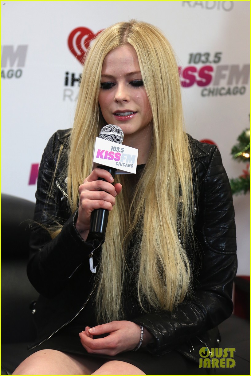 Avril Lavigne & Robin Thicke: 103.5 KISS FM s Jingle Ball 2013!: Photo