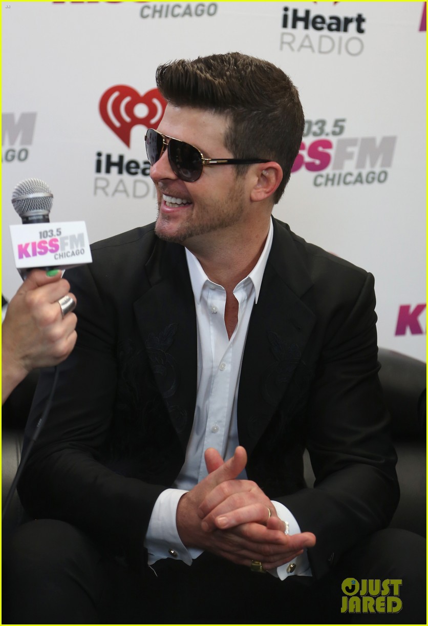 Photo: avril lavigne robin thicke 103 5 kiss fms jingle ball 2013 25